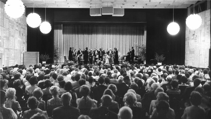 Wenn im Kurhaus eine Veranstaltung ruft, dann ist in der Regel immer volles Haus, wie hier bei einem Konzert im Jahr 1970.