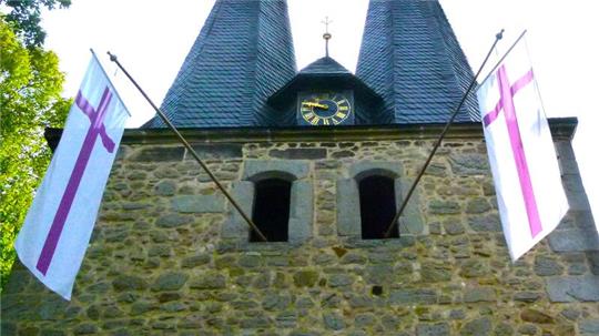 Wenn in Liebenburg Konfirmation ist, dann wehen an St. Trinitatis nicht nur die Fahnen, sondern die Jugendlichen läuten auch ihre eigene Konfirmation ein.