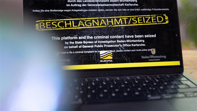 Knapp 10.000 Rufnummern von Cyberkriminellen abgeschaltet Wenn man die Adresse der beschlagnahmten Internetseiten eingibt, erscheint ein Sicherstellungsbanner der Behörden. (Archivbild)