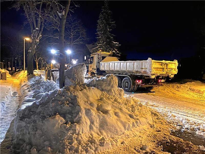 Bad Harzburg erhöht keine Steuern und Gebühren Wenn viel Schnee geräumt werden muss (oder ganz viel, wie hier Anfang 2021), schlägt sich das auch auf die Straßenreinigungsgebühren nieder. Aber die wurden bereits für die Jahre 2023 bis 2025 festgelegt, und da sind die Kosten für den strengen Winter 2021 schon mit eingerechnet. Archivfoto: Schlegel