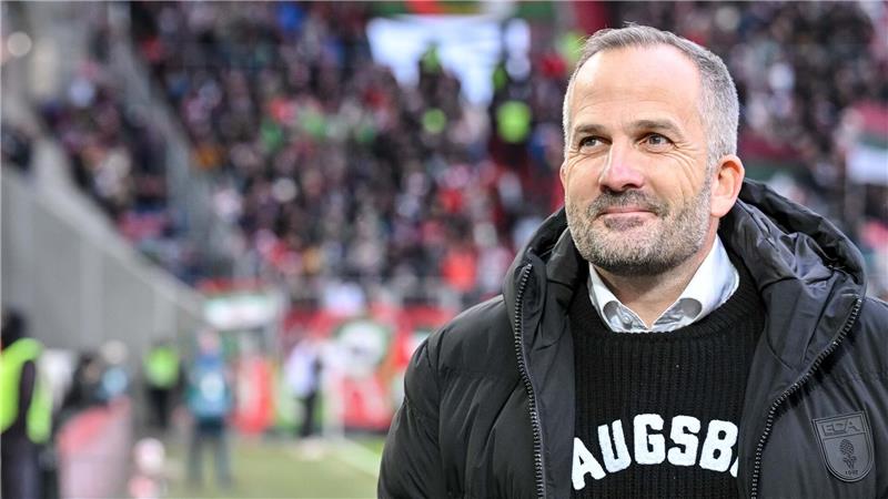 Wenn’s Spaß macht: Manuel Baum macht doch als Augsburger Coach weiter. (Archivbild)