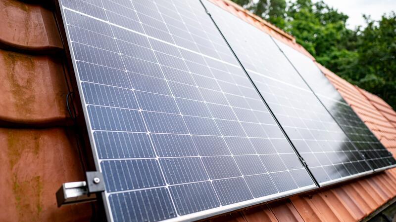 Wer ab dem 1. August eine Solaranlage in Betrieb genommen hat, bekommt bei einer Teileinspeisung nur 8,03 Cent pro Kilowattstunde (Archivbild). 