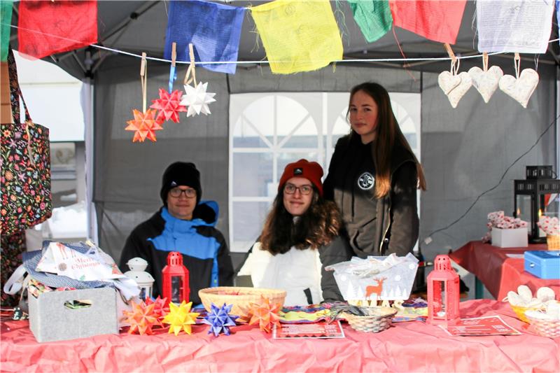 RKS-Schüler: Adventsmarkt statt Mathe und Bio Wer auf den letzten Drücker noch ein Geschenk braucht, ist bei der RKS genau richtig. Foto: Skuza