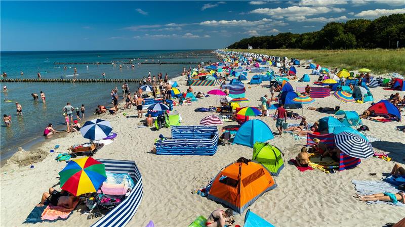 Ein Quadratmeter Haus auf Sylt kostet fast 14.600 Euro Wer auf der Ostsee-Halbinsel Fischland-Darß-Zingst leben möchte, muss dem Küstenreport zufolge für seine Immobilie im Schnitt fast 4.500 Euro pro Quadratmeter bezahlen. (Archivbild)