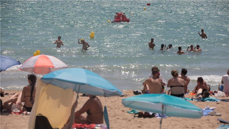 Wer darf wann in die Sommerferien - zwischen den Bundesländern kommt es darüber immer wieder zum Streit. (Archivbild)