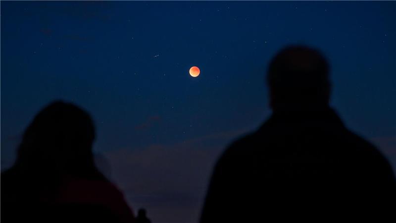 Wer das Ereignis verpasst hat, könnte am 3. März 2026 Urlaub in Amerika oder Asien einplanen.