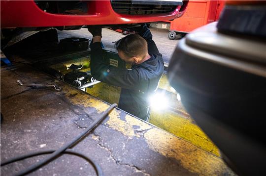 Wer ein Auto besitzt, muss sich in den kommenden Jahren auf höhere Prämien für die Kfz-Versicherung einstellen.