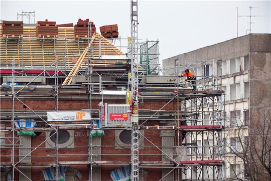 Wer ein klimafreundliches Gebäude baut oder eine Wohnung in einem solchen erwirbt, wird gefördert. Foto: picture alliance/dpa | Soeren Stache