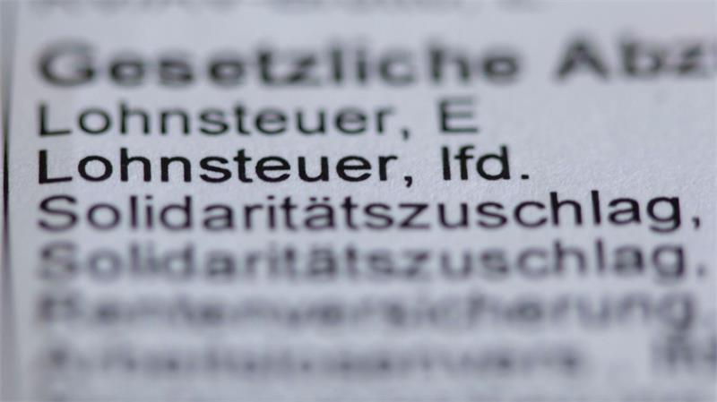 Wer eine Lohnsteuerermäßigung beantragen möchte, muss auf Fristen achten. (Symbolbild)