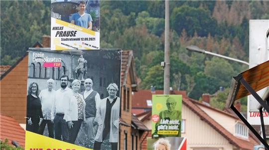 Wer erinnert sich noch? Als im September 2021 Rat und Bundestag kurz hintereinander gewählt werden, scheint es in Goslar keine plakatfreie Laterne mehr zu geben.