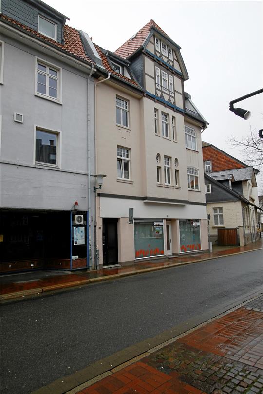 Wer genau hinsieht, erkennt den Blauton an den oberen Balken: Hier wurde ein Hausspruch getilgt – wegen eines Streits mit dem Denkmalschutz.  Foto: Epping