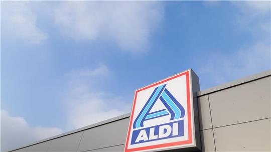Wer gerebeltes Basilikum der Marke Le Gusto im 15-Gramm-Glas bei Aldi Nord gekauft hat, sollte prüfen, ob die Ware von einem Rückruf betroffen ist. (Archivbild) 