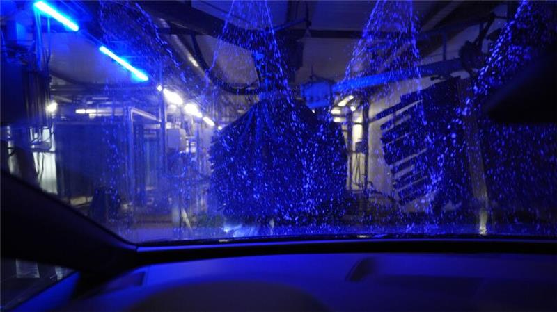 Wer haftet bei Fahrzeug-Schäden nach der Autowäsche? Der BGH hat geurteilt.