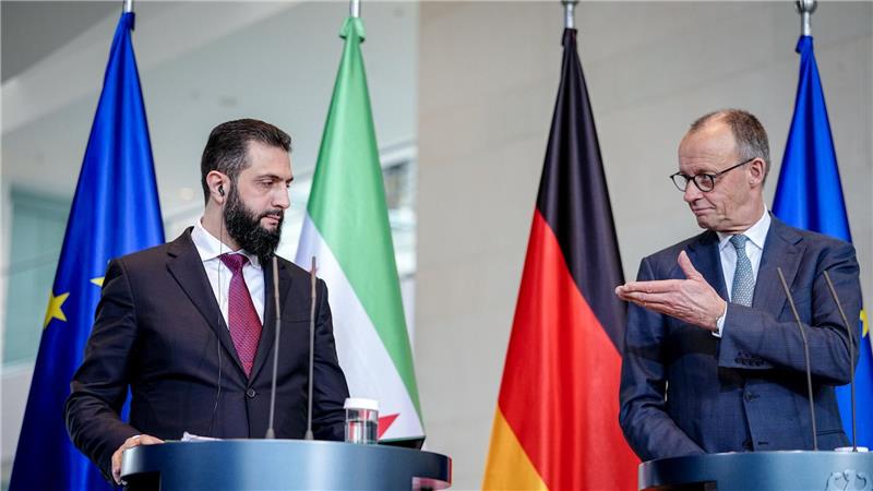 Wer hat die Zielmarke ausgegeben, dass 80 Prozent der Syrer in ihre Heimat zurückkehren sollen? Der Kanzler verweist auf den syrischen Übergangspräsidenten. 