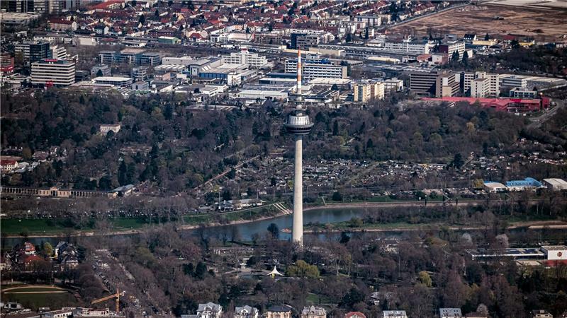 Einkehr mit Aussicht in deutschen Metropolen Wer hier speist, sollte schwindelfrei sein. (Archivbild)