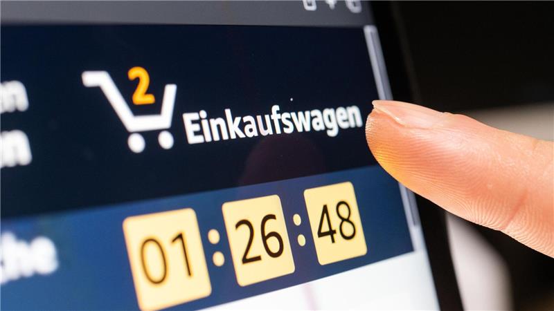 Wer im Internet Verträge abschließt, soll diese künftig einfacher wieder stornieren können. 