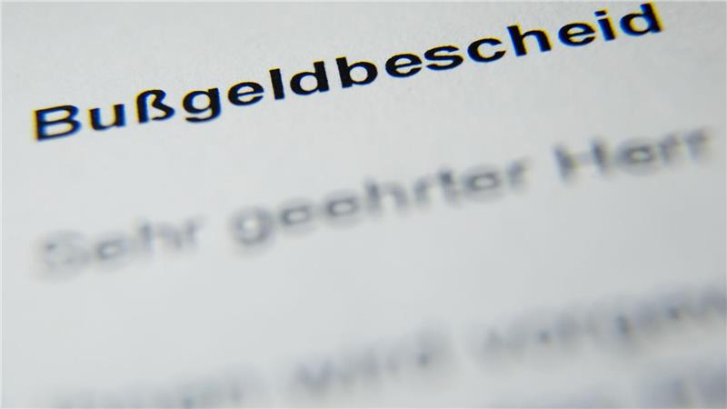 Wer im Winter seiner Räumpflicht nicht nachkommt, muss mit einem Bußgeld rechnen. (Archivbild) 