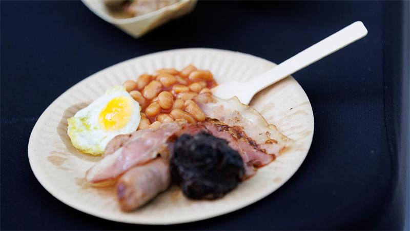So frühstückt die Welt – ganz ohne Ernährungs-Hypes Wer in England das klassische Frühstück genießt, ist danach erstmal satt.