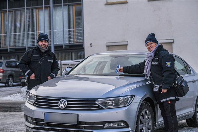 Schokolade statt Knöllchen - Ordnungsamt belohnt Autofahrer Wer in Giengen an der Brenz richtig parkt, der bekommt eine süße Belohnung.