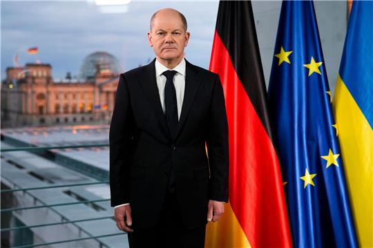 Wer ist dieser Kanzler Olaf Scholz? Journalist Daniel Brössler begleitet Scholz seit dem Amtsantritt 2021 nahezu auf Schritt und Tritt.