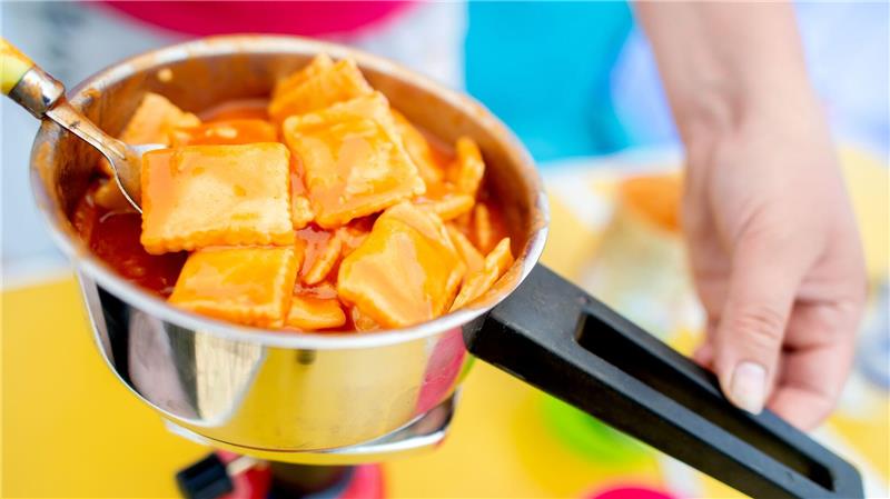 Wer keine Lust mehr auf Ravioli hat, kann sich bei den Foodtrucks durch kosten. (Archvbild)