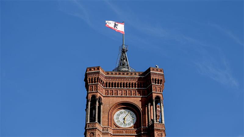 Trotz vieler Hürden: Berliner Parteien sondieren weiter Wer künftig im Roten Rathaus in Berlin-Mitte regiert, bleibt vorerst weiter offen. (Symbolbild)