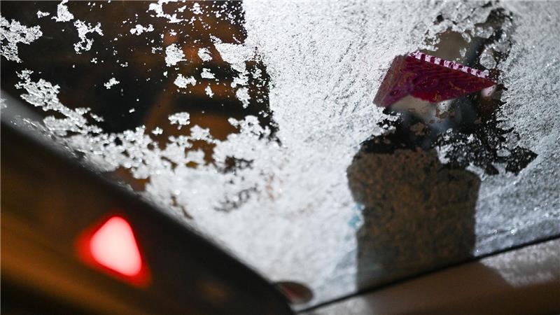 Wer mit dem Auto unterwegs ist, sollte besonders vorsichtig sein.