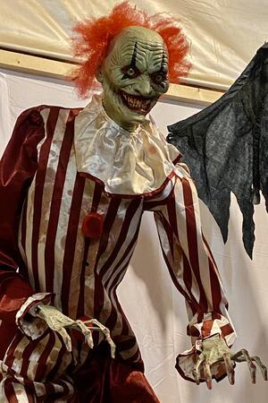 Wer möchte von diesem Clown überrascht werden?