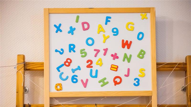 CDU fordert Deutsch-Tests für Vierjährige Wer nicht gut Deutsch kann, soll nach Willen der CDU im Jahr vor der Einschulung 240 Stunden Sprachförderung erhalten. (Symbolbild)