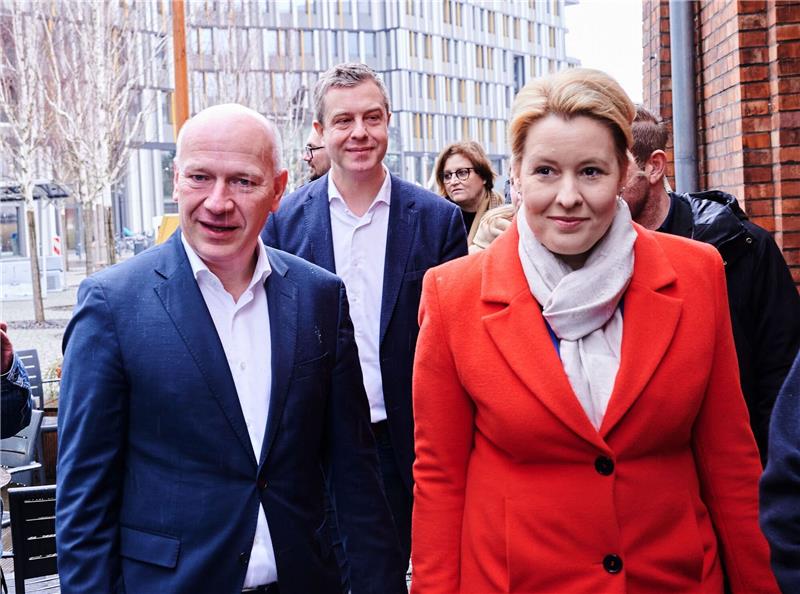 CDU plant weitere Sondierungsgespräche mit SPD und Grünen Wer regiert mit wem? CDU-Spitzenkandidat Kai Wegner (l) und Berlins Regierende Bürgermeinsterin Franziska Giffey (SPD) sondieren.