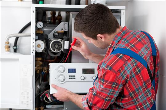 Wer seine Heizungsanlage perfekt einstellen lässt, der heizt effektiver und kann am Ende viel Geld sparen. Foto: Raths/Shutterstock