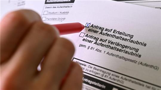 Wer sich nicht zur freiheitlich demokratischen Grundordnung bekennt, hat kein Recht auf einen Aufenthalt. (Symbolbild)