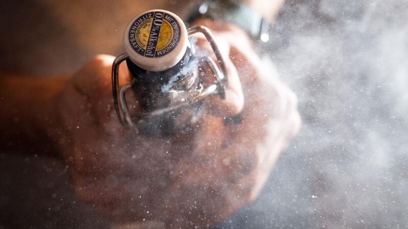 Alkohol am Steuer - die wichtigsten Gesetze und Regeln Wer sich noch ans Steuer setzen und trotzdem nicht auf Bier verzichten möchte, sollte ein alkoholfreies wählen.