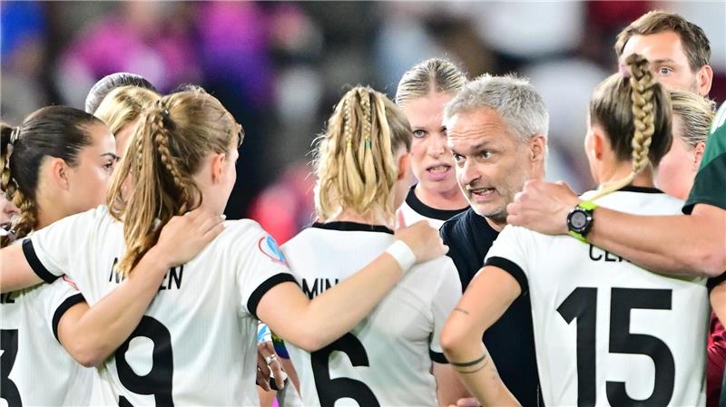 Nächstes Personalpuzzle für Wück und die Fußballerinnen Wer spielt? Bundestrainer Christian Wück ist gefragt.