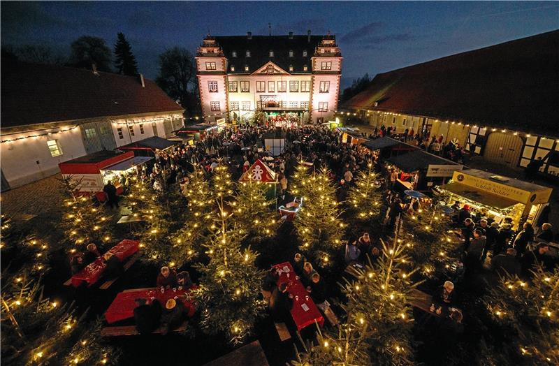 Schloss Salder: Zeit für Märchen, Hand- und Hausgemachtes Wer trotz des Lieblingsweihnachtsmarktes daheim mal über den Tellerrand blickt, staunt, was die Region so alles bietet, zum Beispiel den beliebten Adventstreff vor und in Schloss Salder – dieses Jahr am 10. und 11. Dezember. Foto: Stadt Salzgitter