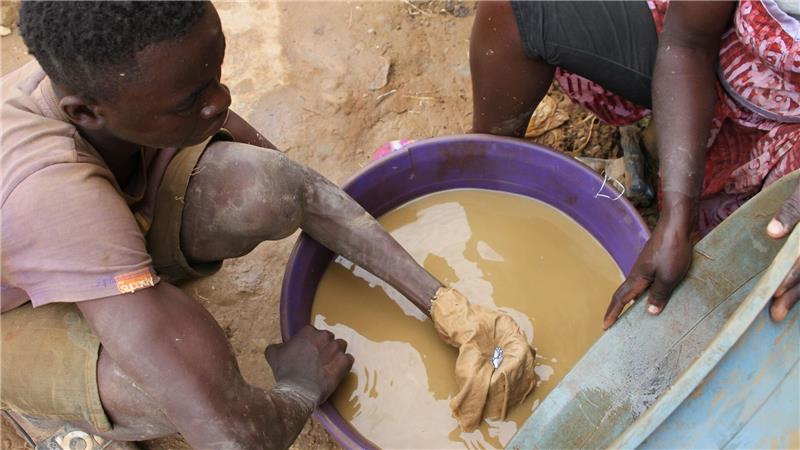 Wer von Kinderarbeit profitiert, soll durch das Gesetz zur Rechenschaft gezogen werden können. (Symbolbild)