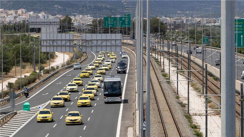 Wer zum Flughafen will, hat es schwer: Taxistreik in Athen.