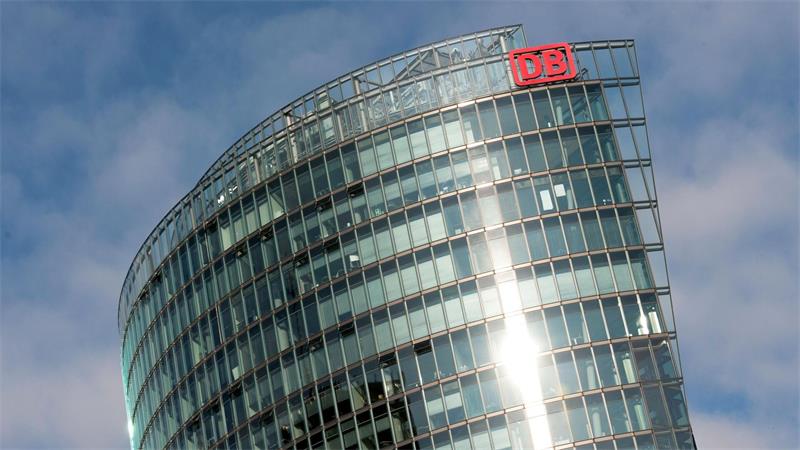 Werden Ziele, die der Bund vorgibt, nicht eingehalten, soll sich das auf die Bonuszahlungen von Bahnmanagern auswirken.
