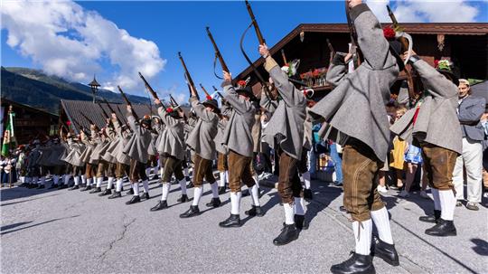 Werden künftig auch Frauen Salutschüsse abgeben? (Archivbild)