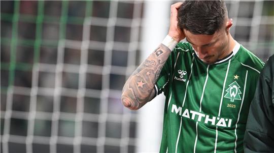 Werder-Kapitän Marco Friedl hat sich gegen Stuttgart zum Glück nicht schwerer verletzt.