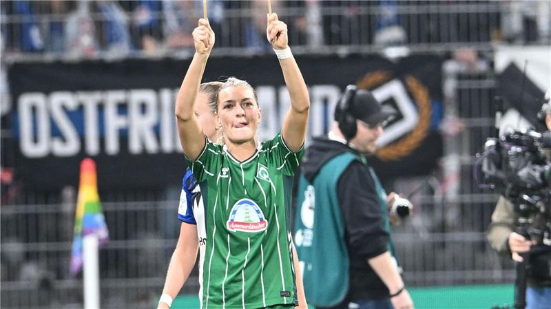 Werder-Spielerin entschuldigt sich für Anti-HSV-Plakat Werder-Spielerin Medina Desic hat sich öffentlich für diese Plakataktion nach dem Derby gegen den HSV entschuldigt.