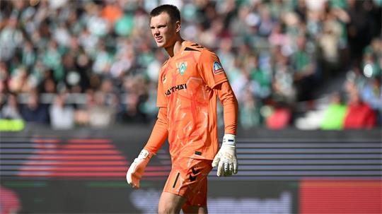 Werder-Torwart Karl Hein ist wegen einer Verletzung vorzeitig zurück in Bremen. (Archivbild)