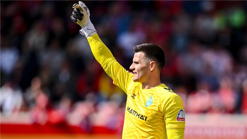 Werder-Torwart Zetterer vor Wechsel nach Frankfurt Werder-Torwart Michael Zetterer steht vor einem Wechsel zu Eintracht Frankfurt.