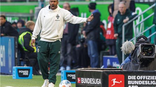 Werder-Trainer Daniel Thioune beim 1:0-Sieg in Wolfsburg.
