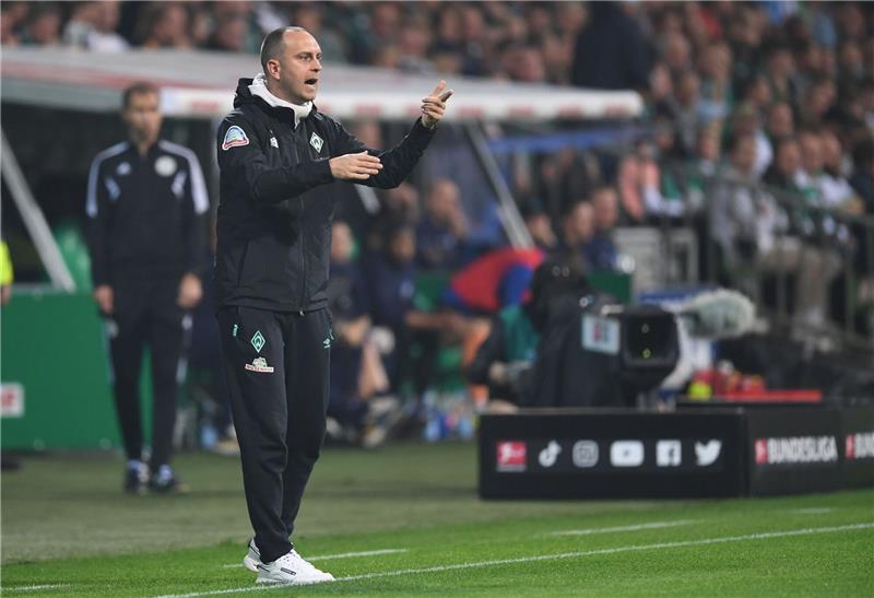 „Beim Füllkrug läuft es gerade”: Bremen schlägt Hertha BSC Werder Trainer Ole Werner gestikuliert an der Seitenlinie.