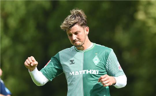 Werders Dawid Kownacki jubelt nach seinem Tor.