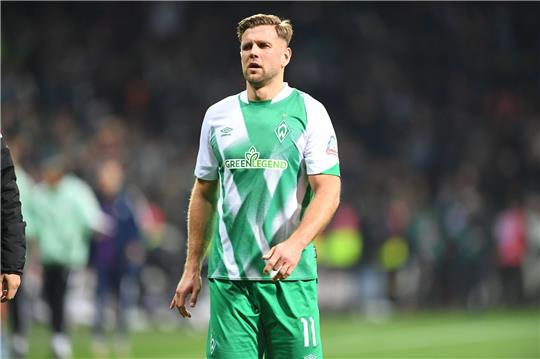 Werders Niclas Füllkrug geht in die Pause.