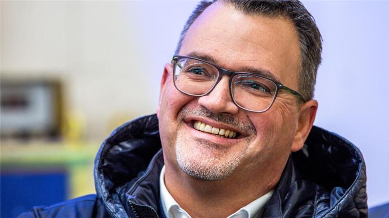 Thyssenkrupp will U-Boot-Sparte an die Börse bringen Werft-Chef Oliver Burkhard lässt sich nicht in die Karten schauen. (Archivbild)