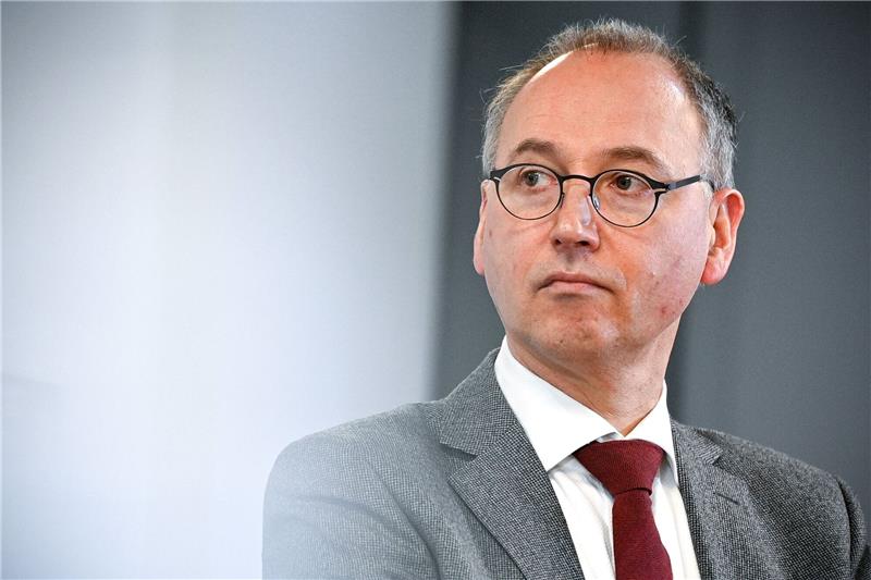 Nach Aktionärskritik: Bayer will Vorstandsvergütung ändern Werner Baumann, Vorstandsvorsitzender des deutschen Pharmaunternehmens Bayer AG, geht demnächst.