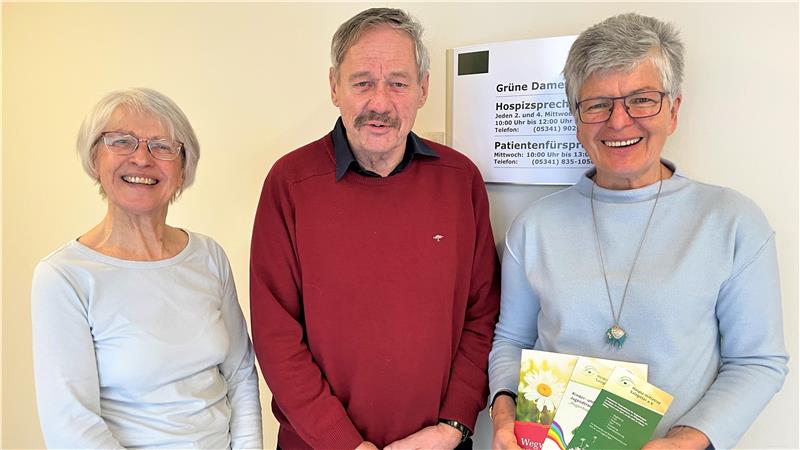 Wertvolle Unterstützung: Monika Metze, Heribert Pietschmann und Sigrid Thörmann (v.l.) schenken schwerkranken Menschen und ihren Angehörigen Trost und Unterstützung durch ihre hospizliche Arbeit im Klinikum.